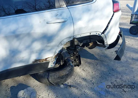 2019 Jeep Cherokee Latitude Plus 4X4 z USA, uszkodzony, nr VIN 1C4PJMLB6KD181178